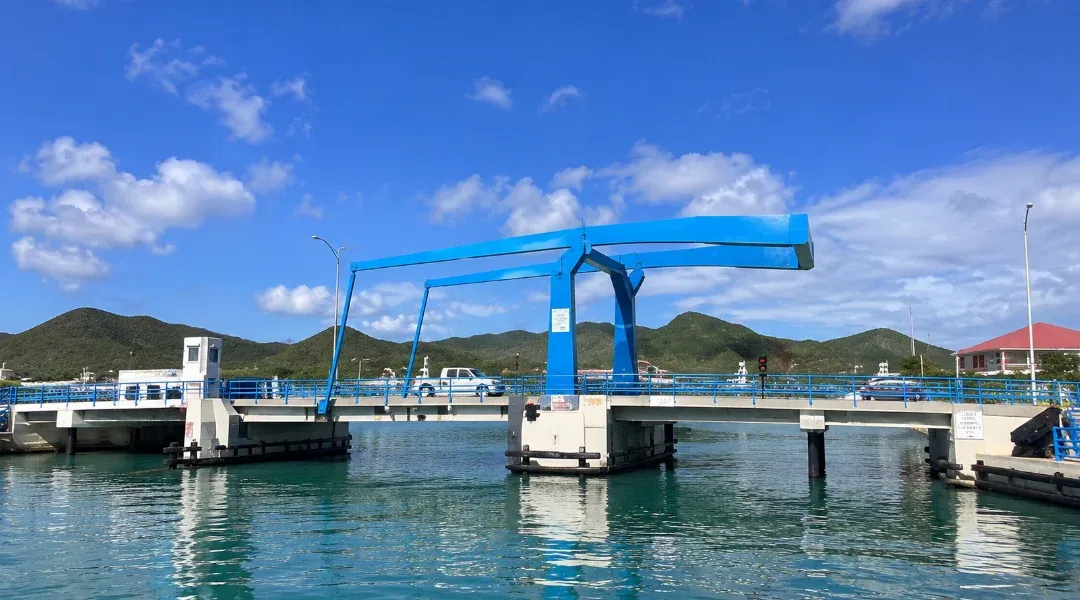 Pont de Simpson Bay